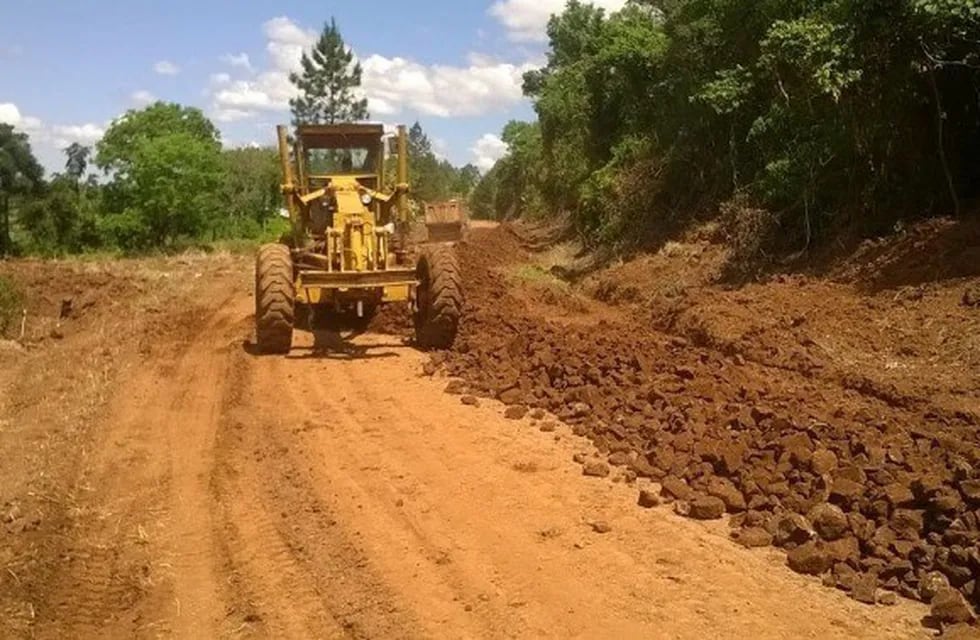 Campo Viera: arreglan caminos para ayudar a los colonos a movilizar su producción