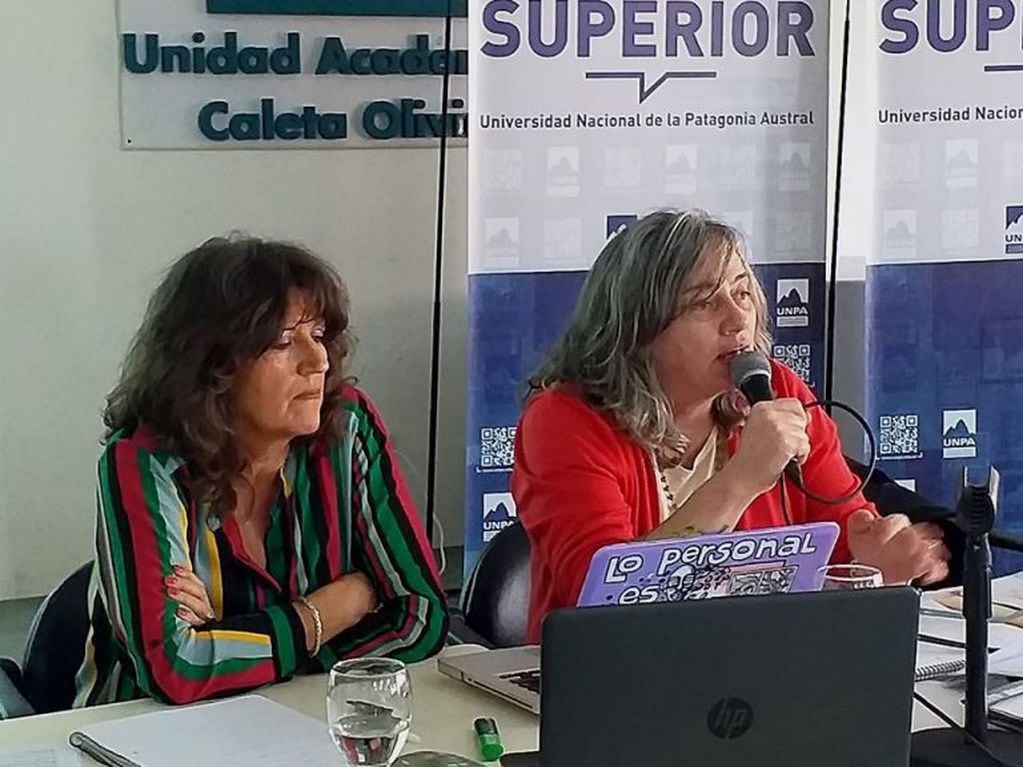 las docentes María José Leno y Viviana Sargiotto