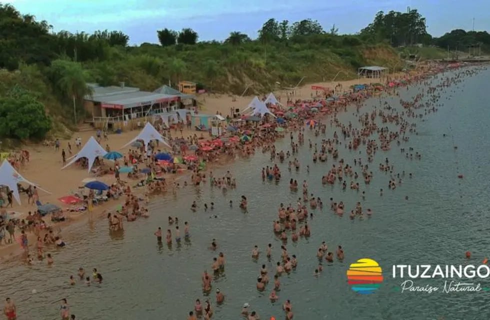Playa de Ituzaingó la preferida por los misioneros cuando el calor arrecia. (Turismo de Ituzaingó)