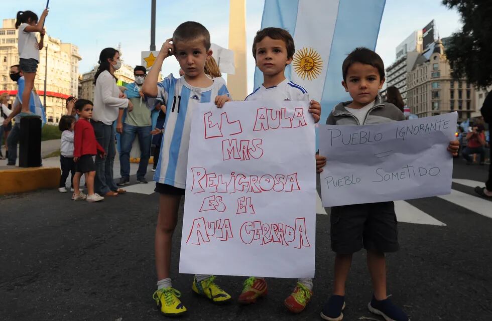 Manifestación en el Obelisco contra de las medidas  tomadas por el presidente Alberto Fernández a raíz del aumento de casos de Covid 19.
Fotos Clarin