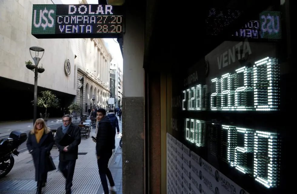 El dólar cerró con una leve baja