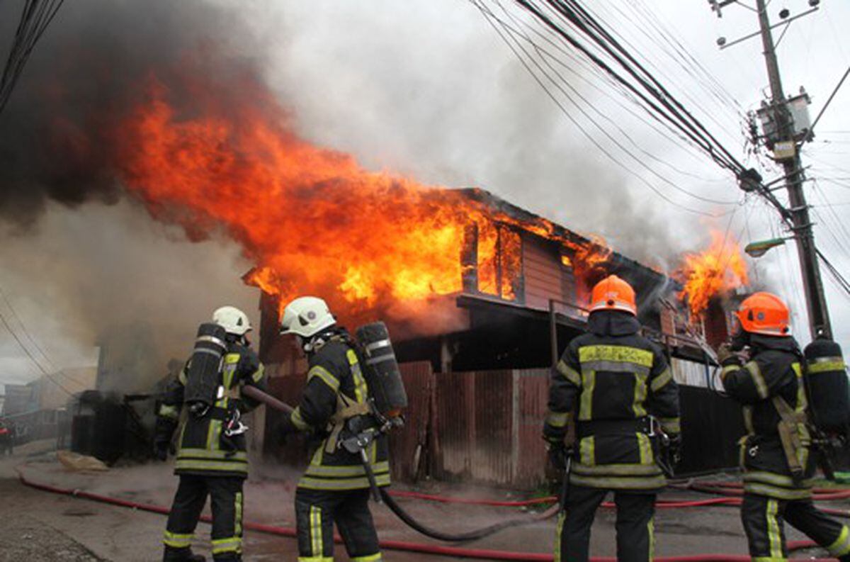 Un niño de La Plata salvó a sus hermanitos de un incendio en su casa.