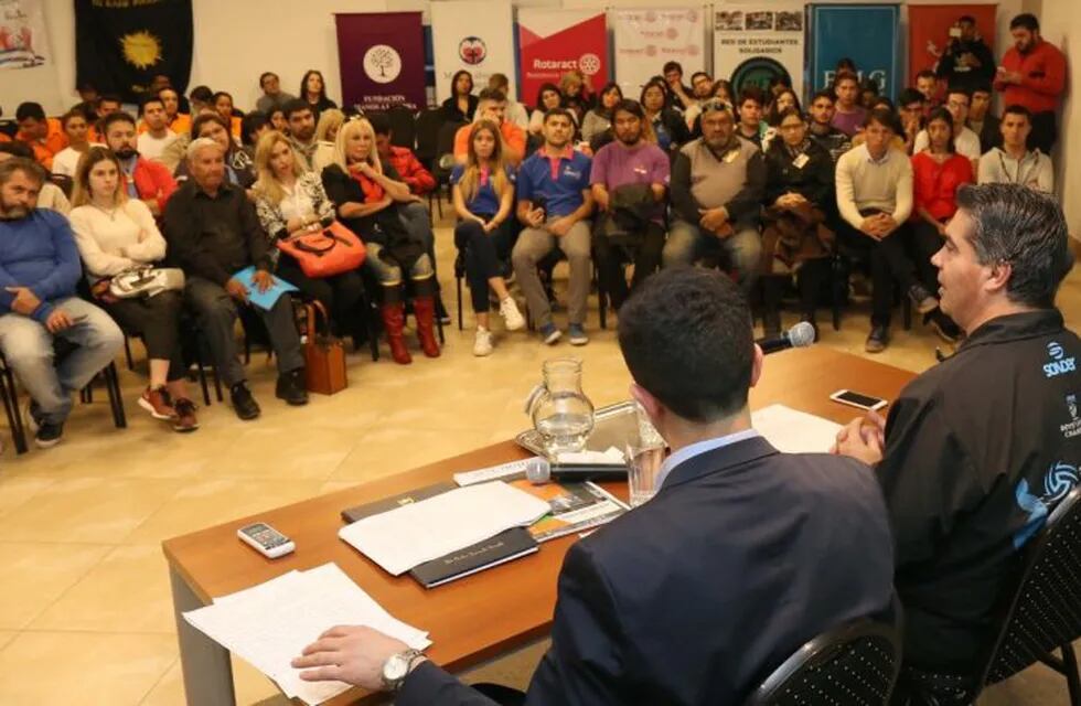 El intendente de Resistencia encabezó la reunión con las ONG. (Prensa Municipalidad de Resistencia)