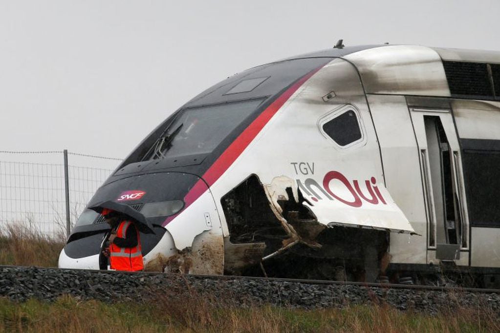 Descarriló un tren de alta velocidad en Francia y al menos 21 personas resultaron heridas. (Foto: Pascal Rossignol/REUTERS)