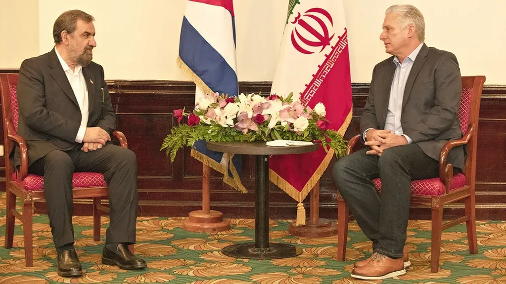 El terrorista iraní, Mohsen Rezai, junto al presidente cubano Miguel Díaz-Canel. / Foto: Gentileza