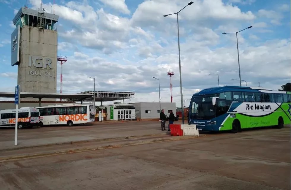 Comenzó a operar el transporte especial entre los aeropuertos de Iguazú y Posadas.