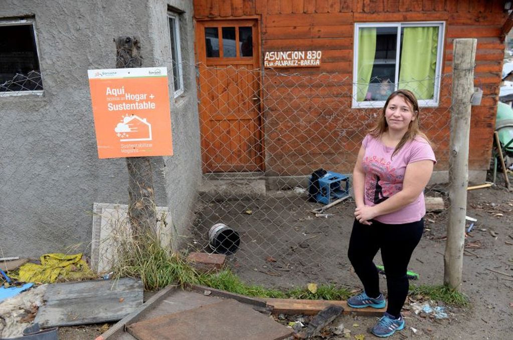 Sandra Barría del barrio San Francisco l recibió la ayuda del Programa municipal “Vivienda Sustentable”. (Foto: Alfredo Leiva)