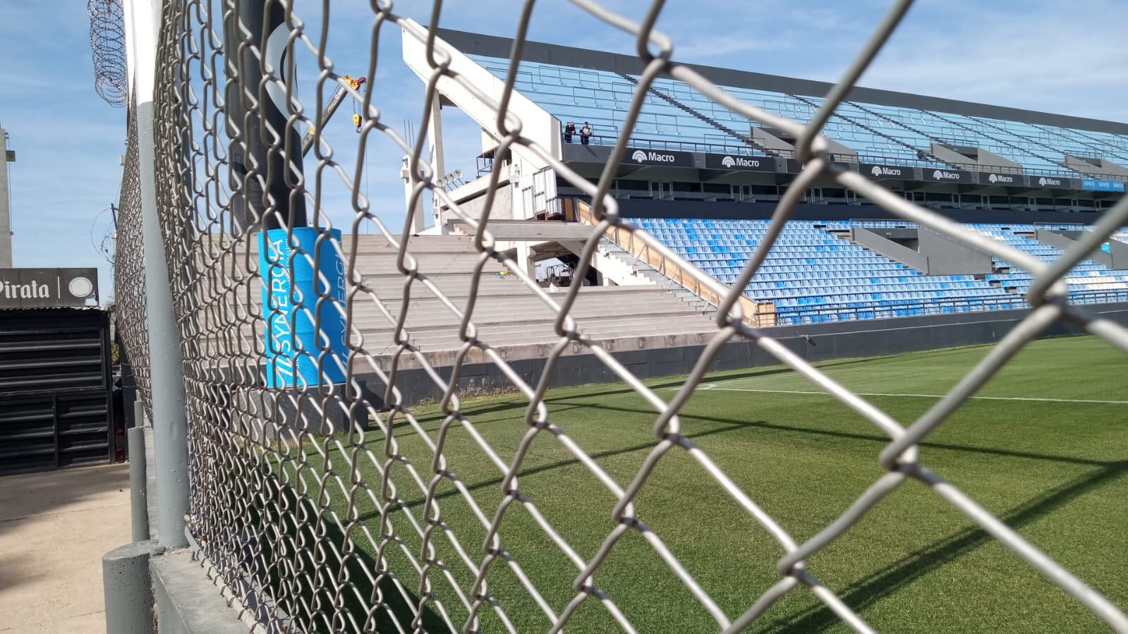 Avanzan las obras de ampliación del estadio Gigante de Alberdi en el sector de la tribuna Cuellar. (Prensa Belgrano)