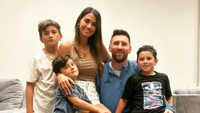 Lionel Messi junto a su familia
