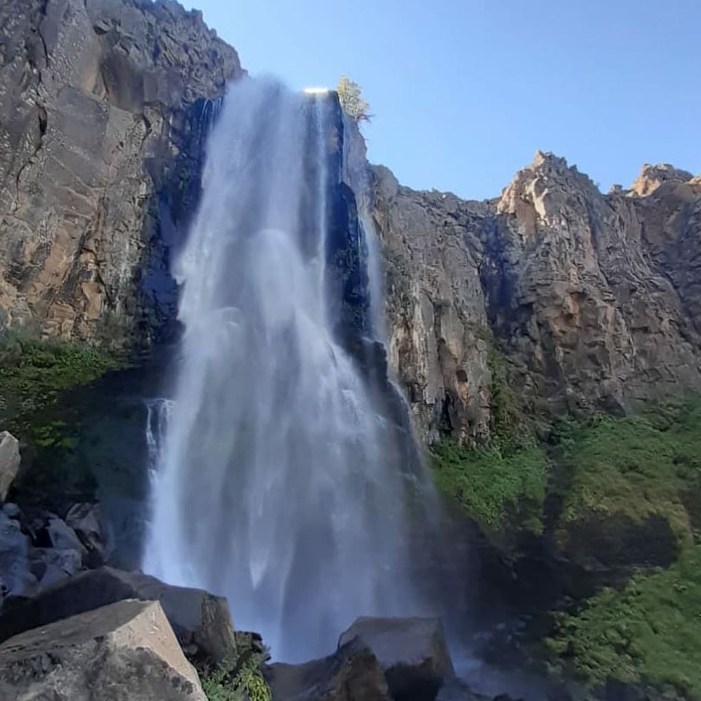 Turistas sostienen que ven la imagen de Cristo en la cascada La Fragua.