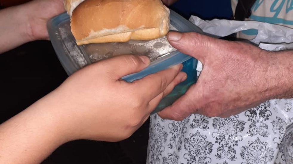 El comedor Cacerola de Empatía asiste a diario a cientos de personas en Monte Cristo