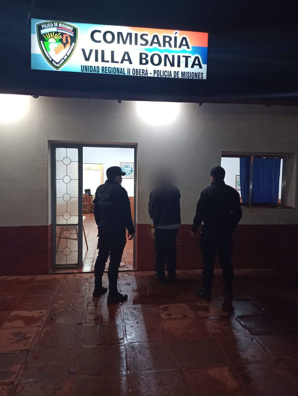 Detienen a un individuo por violencia en Villa Bonita.
