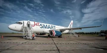 Impacto. La restricción horaria en el aeropuerto El Palomar obligó a la compañía JetSmart a cancelar rutas y cambiar frecuencias. (Prensa JetSmart)