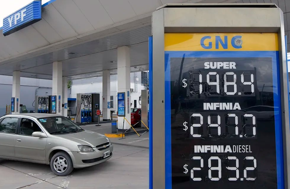 El Gobierno quiere congelar el precio de los combustibles. Foto: Orlando Pelichotti