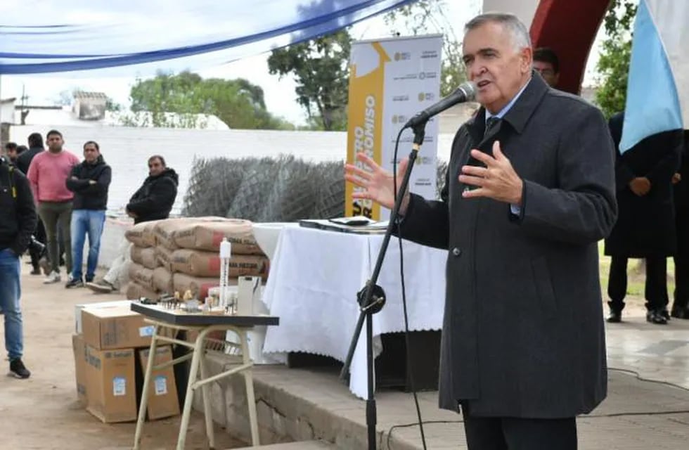 Jaldo entregó materiales para la ampliación de la red de agua potable en Taco Ralo.