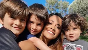 Antonela Roccuzzo junto a sus hijos