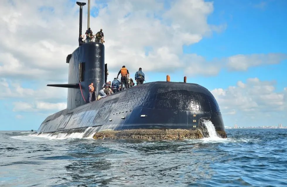 This undated file photo provided by the Argentine Navy shows the ARA San Juan, a German-built diesel-electric vessel, near Buenos Aires, Argentina. A ship from the Ocean Infinity company has walked back its announcement to stop searching for the submarine until Feb. 2019, and will continue on its search. (Argentina Navy via AP, File )   submarino ara san juan armada argentina submarino ara san juan