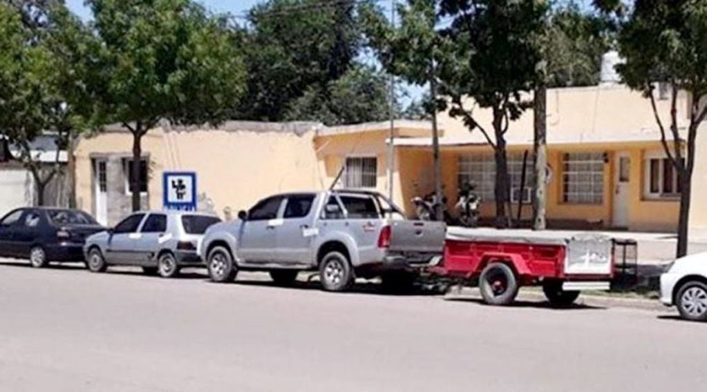 El Renault Clio, la pick up y el carro de los acusados permanecen secuestrados frente a la Subcomisaría (La Arena)