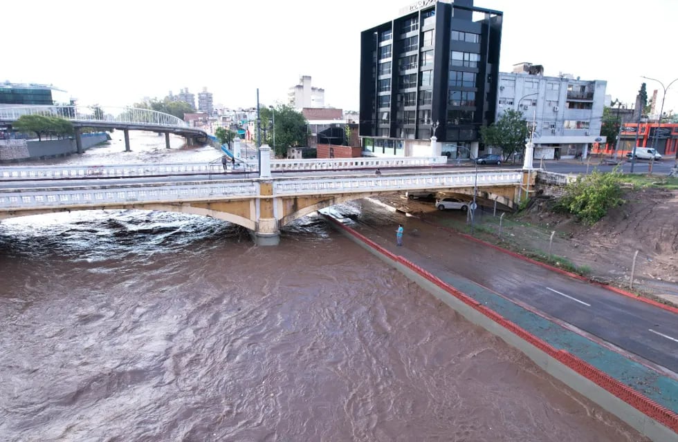 La creciente del Río Suquía tras las lluvias de este miércoles. (Imagen ilustrativa/Archivo)