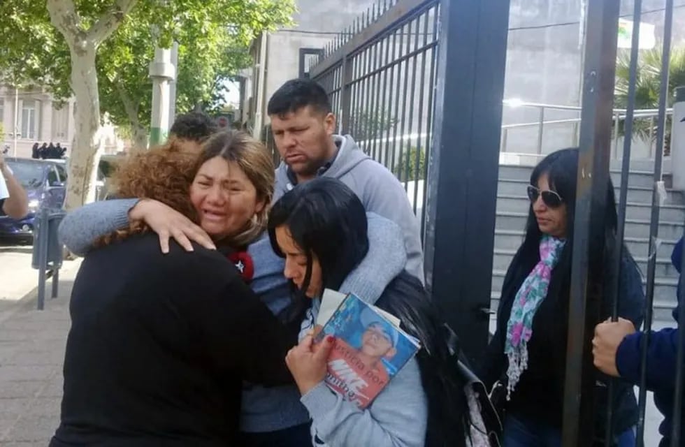 La familia de Jonathan Magallanes se manfiestó frente al Poder Judicial.