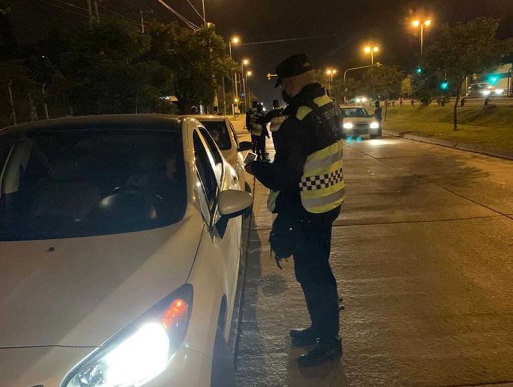 Durante el fin de semana largo la Policía de Salta controló cerca de 27.700 vehículos y labró 3777 multas por distintas infracciones.