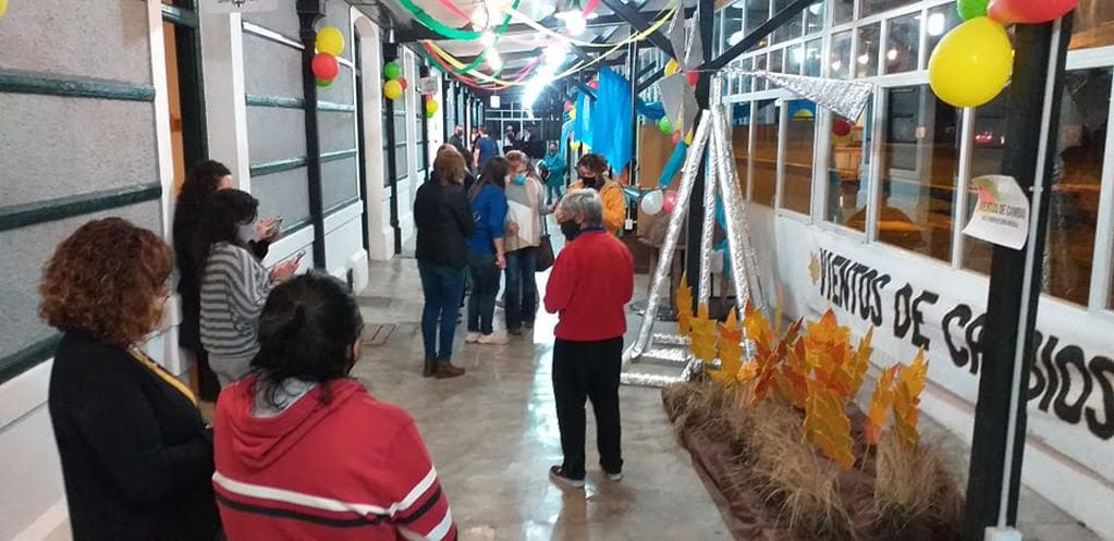 Exposición de carrozas alegóricas de la Fiesta del Trigo en el CCE