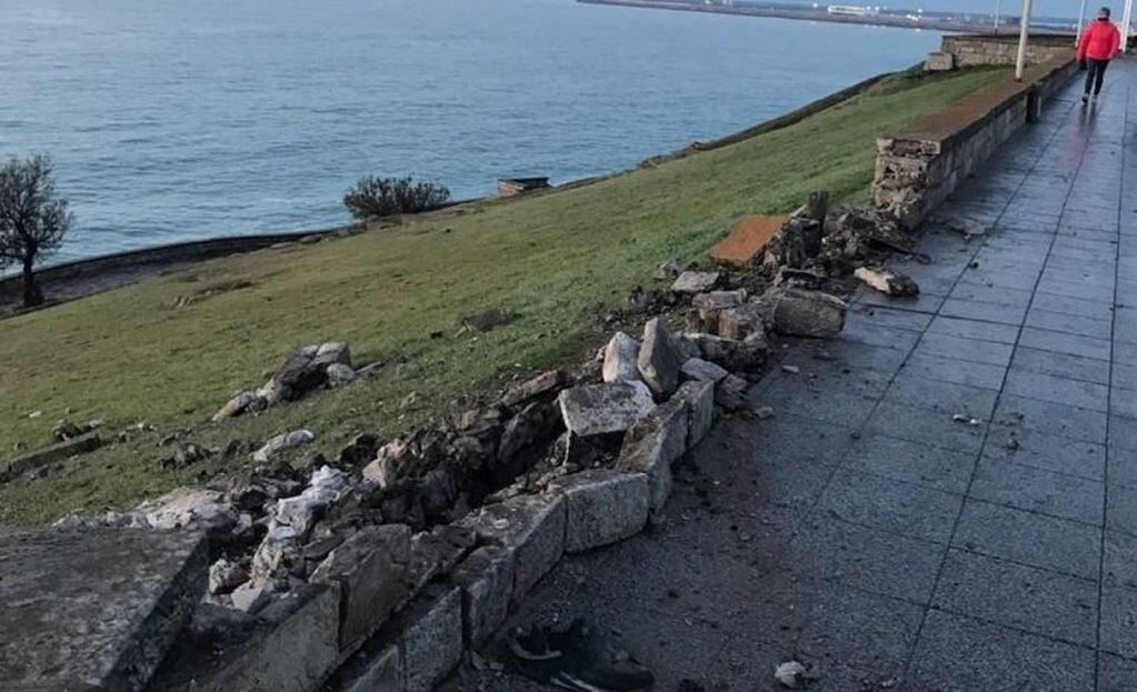Se despistó un auto que iba por la costa de Mar del Plata: "Podría haber sido una tragedia"
