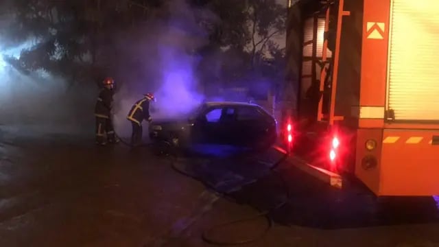 Sofocaron el incendio de un vehículo en Oberá