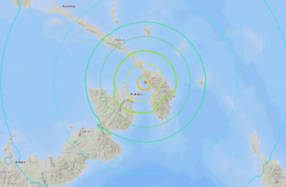 Imagen que muestra un mapa del Servicio Geológico de Estados Unidos (USGS por sus siglas en inglés) que localiza, este martes, un terremoto de magnitud 7,5 cerca de Kokopo, en la costa de la isla de Nueva Bretaña, región oriental de Papúa Nueva Guinea. La población más cercana al seísmo, que se produjo a las 22:58 hora local (12:58 GMT) y cuyo hipocentro se hallaba a 10 kilómetros debajo de la superficie, es Rabaul, un pueblo costero de Nueva Bretaña, a 33 kilómetros del epicentro. EFE/ USGS FOTO CEDIDA