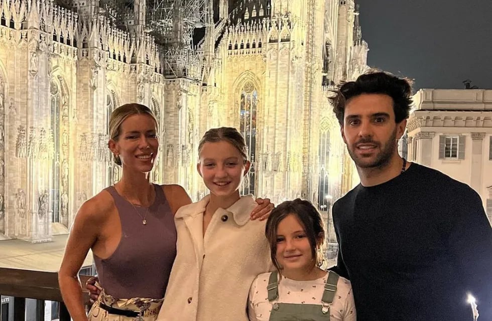 Nicole Neumann junto a sus hijas y Manu Urcera en Europa.