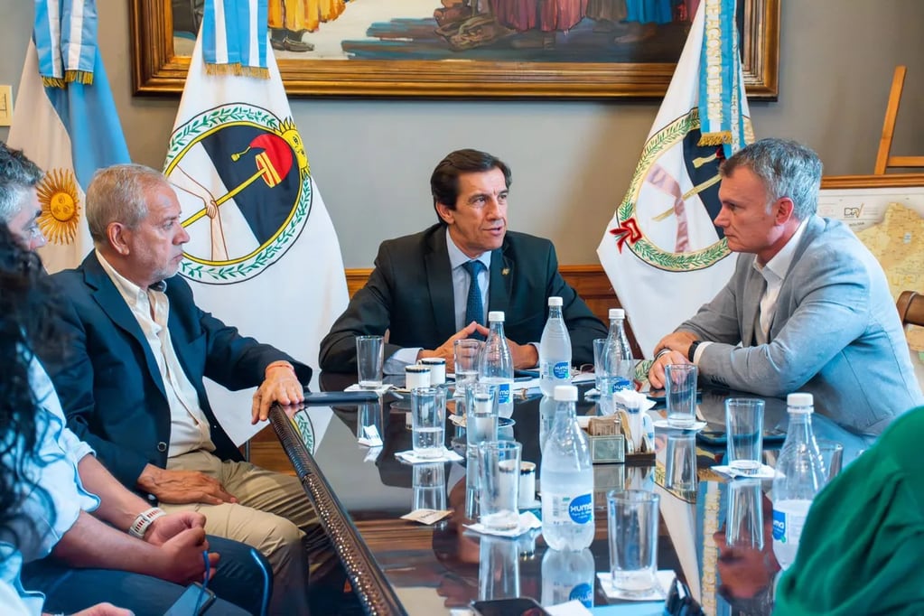 El gobernador Carlos Sadir se reunió con representantes de los ingenios azucareros y cañeros de Jujuy, para analizar la situación del sector y el impacto del DNU del Gobierno Nacional en las economías regionales.