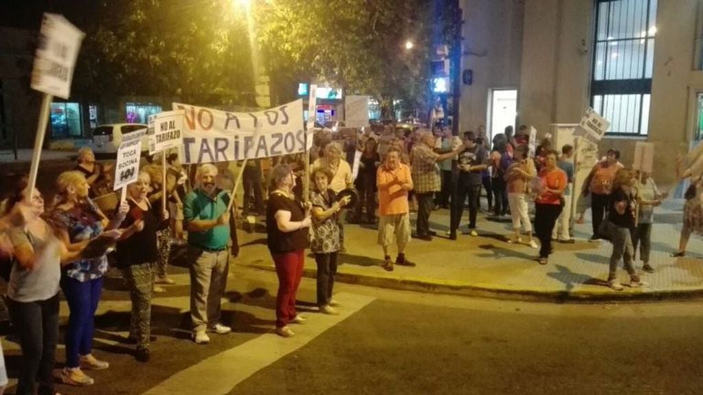 Ruidazo contra el tarifazo 2018 en Rosario
