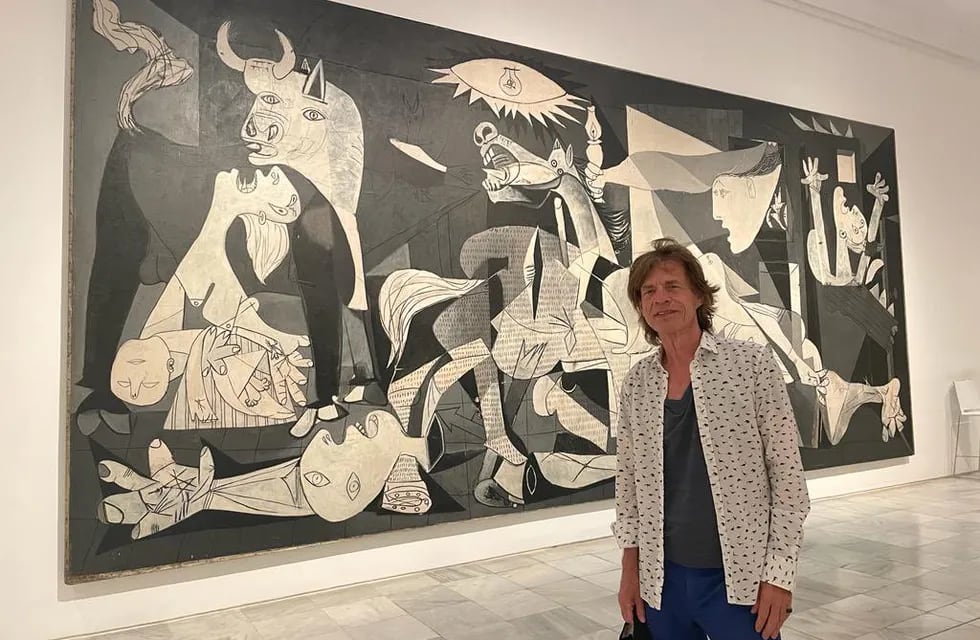 Mick Jagger junto al Guernica de Picasso en el Reina Sofía