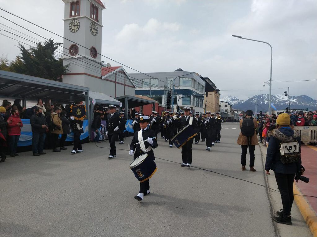 Imágenes del desfile Cívico- Militar aniversario Nº 137 de la ciudad de Ushuaia.
