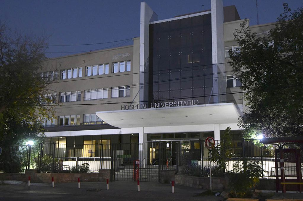 Frente del Hospital Universitario alojará a pacientes con Covid-19.