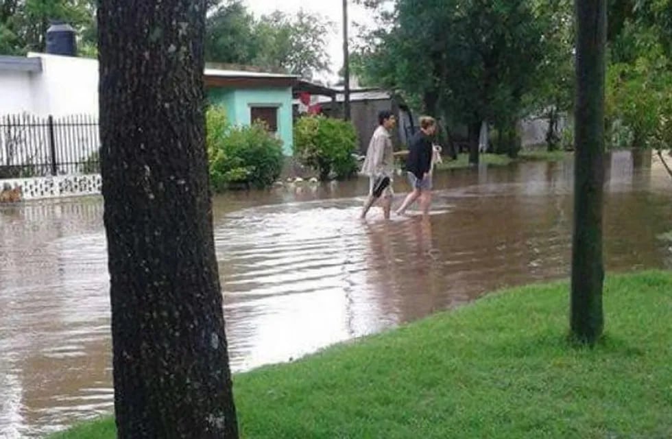 Pincen calles inundadas