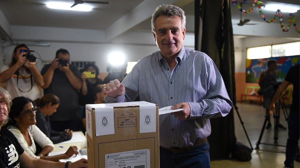Agustín Rossi votó en Rosario - Foto X