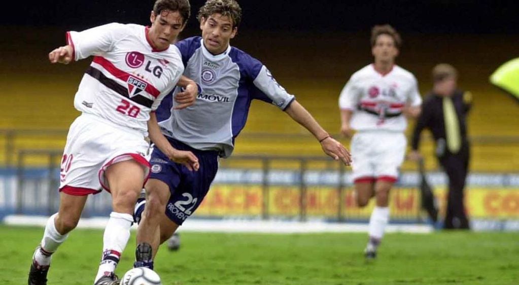 Talleres en el Morumbí de San Pablo, en 2001. Kaká y Carrizo en acción.