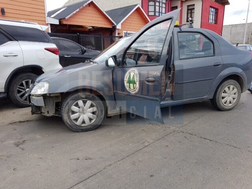 Taxista alcoholizado chocó contra un vehículo estacionado (Foto: Resumen Policial)