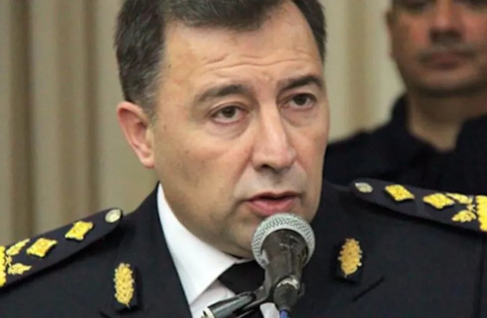 Comisario González.
