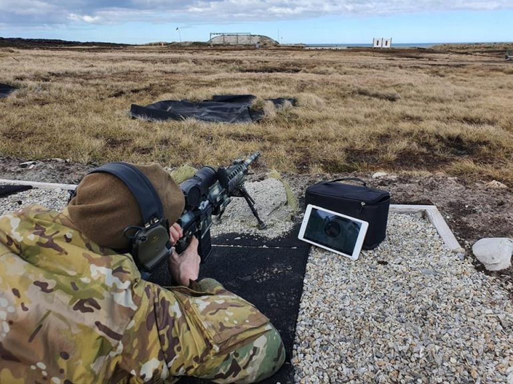 Ejercicio de tiro en Malvinas aplicando nueva tecnología.