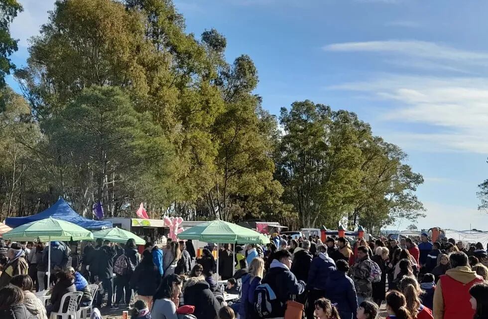 Puerto Rosales estuvo de fiesta con el “Desfile Cívico Militar” y los Shows