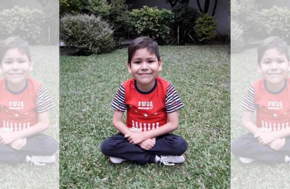 Santiago Pedrozo de 8 años espera un por un trasplante de intestinos para seguir viviendo.
