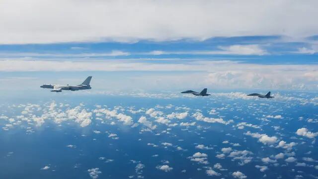 Aviones del Comando de Teatro del Este del Ejército Popular de Liberación de China (EPL), al realizar ejercicios en Taiwán, en agosto. (Li Bingyu/Xinhua vía AP/Archivo)