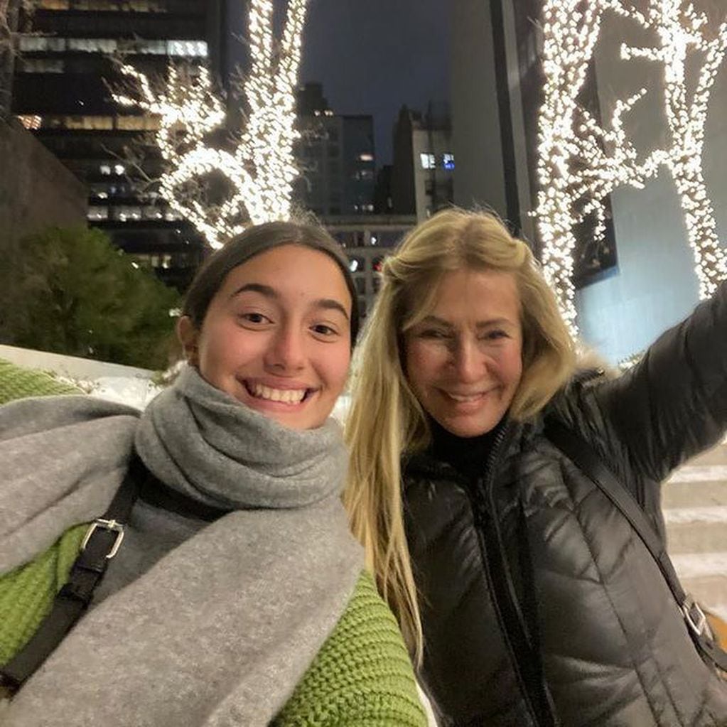 Cris Morena y Azul, la hija de Romina Yan, disfrutando en New York