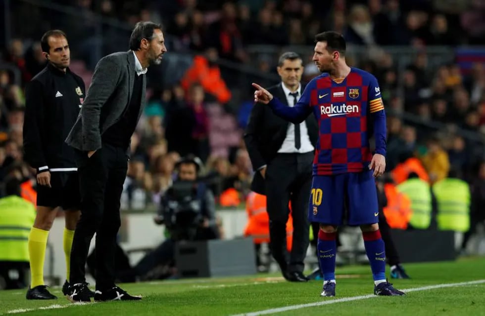 Lionel Messi y Vicente Moreno (Foto: Albert Gea/REUTERS)