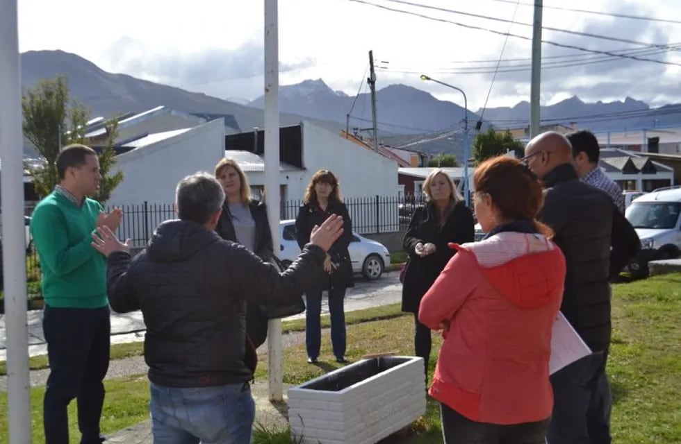 Mónica Urquiza visita las instalaciones de la línea 107