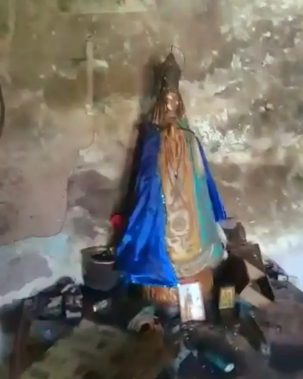 La Virgen de Itatí que quedó intacta luego de un incendio.