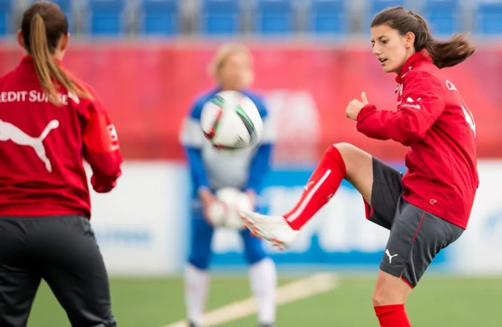 (FILES) In this file photo taken on June 13, 2015 Swiss Florijana Ismaili (R) takes part in a training session at the FIFA Women's World Cup at Clark Stadium in Edmonton, Canada. - A player on Switzerland's national women's football team, Florijana Ismaili, has been declared missing after a swimming accident on Lake Como in northern Italy, her professional club BSC Young Boys announced on June 30, 2019. (Photo by GEOFF ROBINS / AFP)