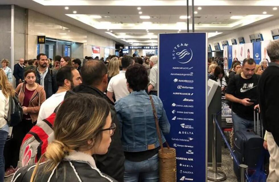 Cancelaron vuelos en Aeroparque y Ezeiza por las fuertes tormentas (Foto: TN)